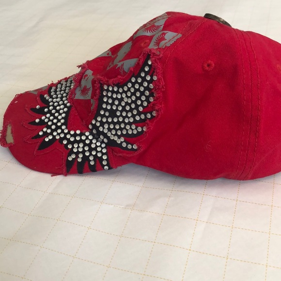 Red hat - Picture 2 of 3